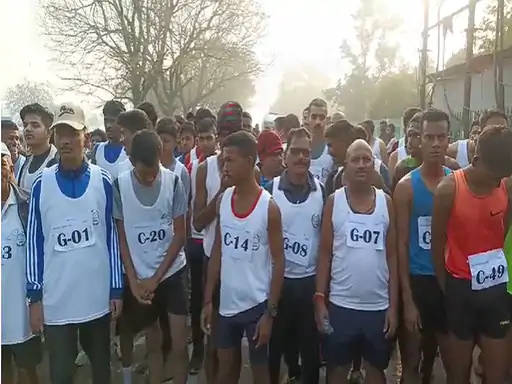 दौड़ में 3 सौ से अधिक लोग हुए शामिल